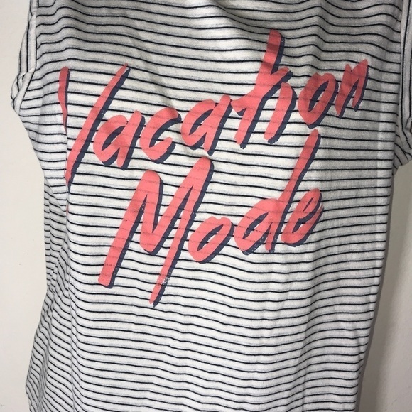 Zoe + Liv Vacation Mode Striped graphic top Size medium - Picture 9 of 13